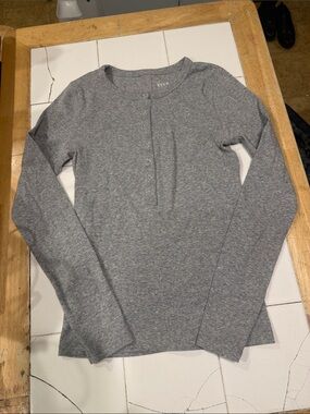 EVERLane Heather Gray Long Sleeve Henley Top
